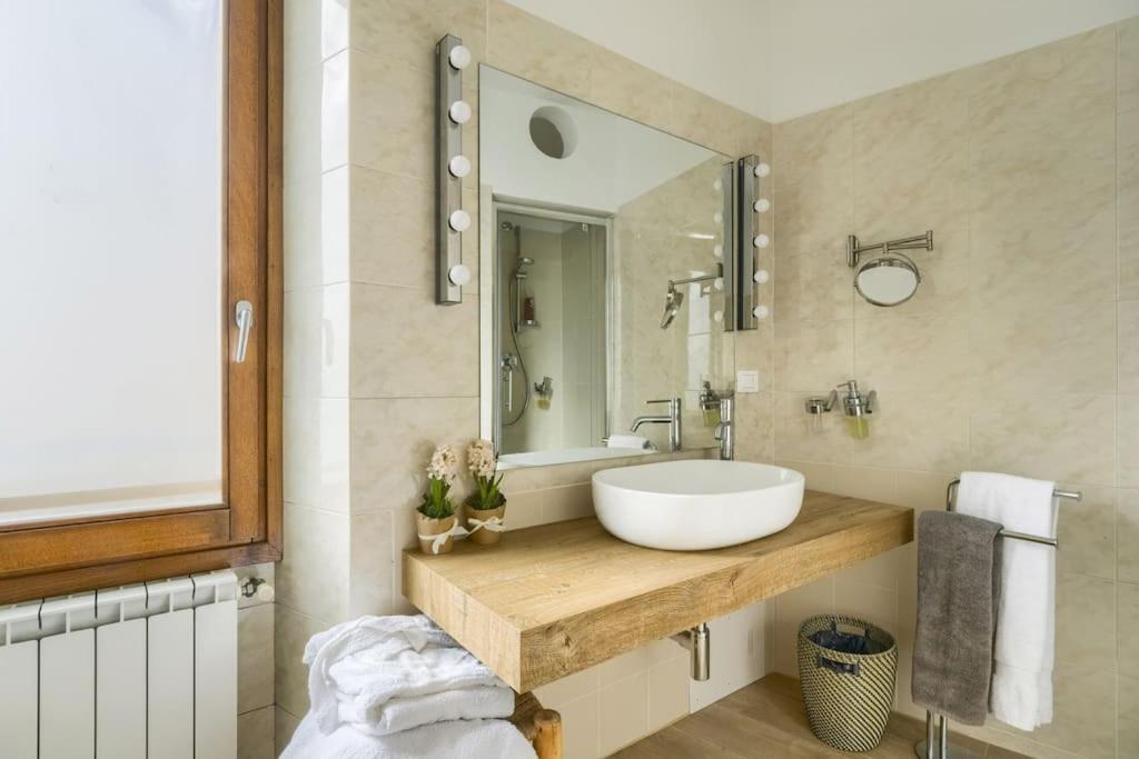 View-hosted By Sweetstay Apartamento